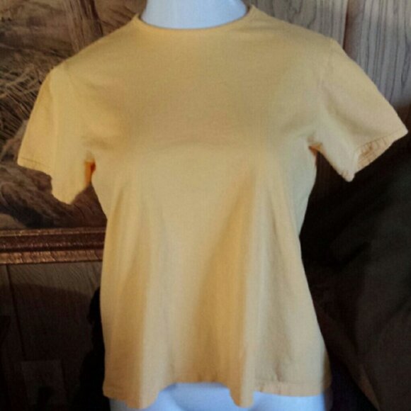 2 women's tops Size M yellow tee and white button down - Picture 1 of 9